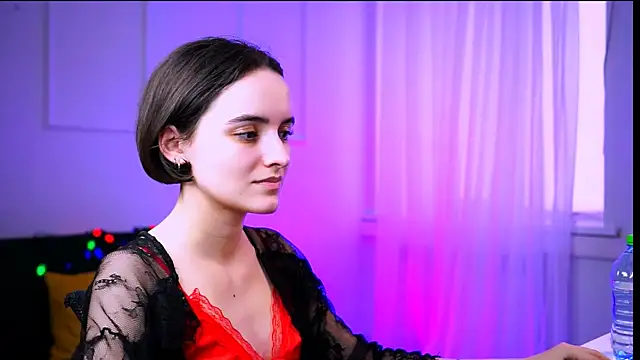 KateWillows online show from 02.20.26