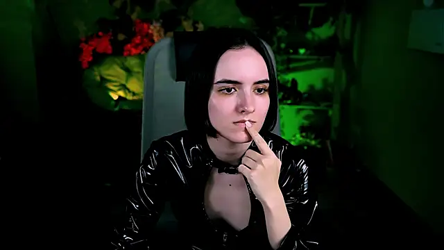 KateWillows online show from 04.23.26