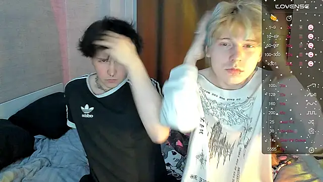 Snapshot of miya_meow_miku chatting on 12.13.25 miya meow miku online show from 12.13.25