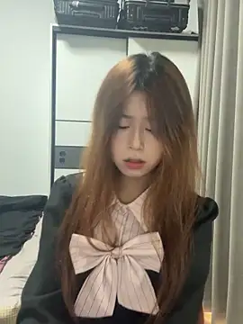 Snapshot of xiaohui660 chatting on 11.29.25 xiaohui660 online show from 11.29.25