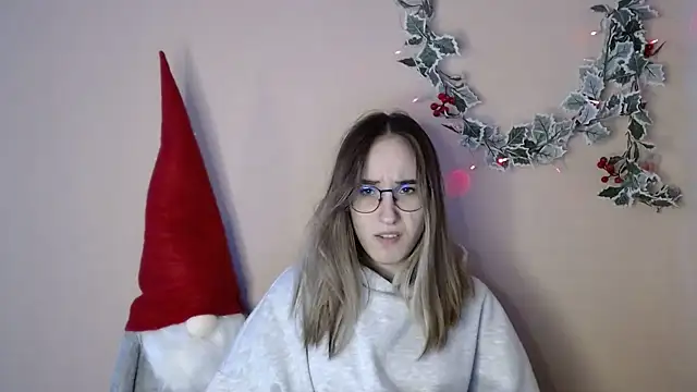 Snapshot of Moon__Lily chatting on 12.15.25 Moon Lily online show from 12.15.25