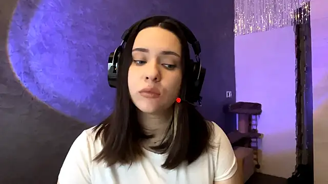 Snapshot of AngeliqueSulima chatting on 12.16.25 AngeliqueSulima online show from 12.16.25