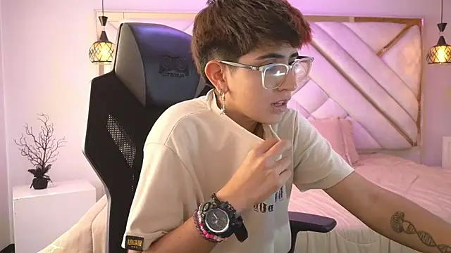 Snapshot of valeryevansvg chatting on 11.28.25 valeryevansvg online show from 11.28.25