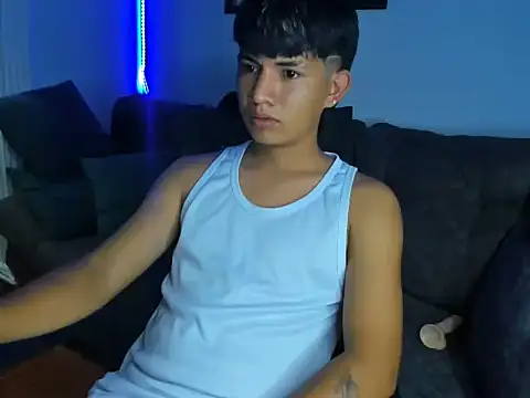 Snapshot of Mikke18 chatting on 12.16.25 Mikke18 online show from 12.16.25