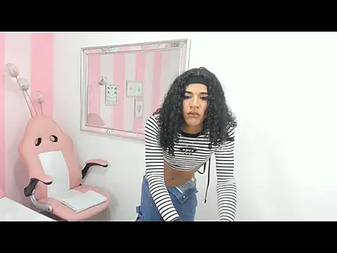 Snapshot of Amaia_Monroe chatting on 12.16.25 Amaia Monroe online show from 12.16.25