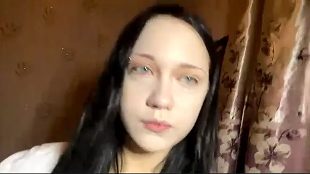 Snapshot of ZeeHope chatting on 12.04.25 ZeeHope online show from 12.04.25