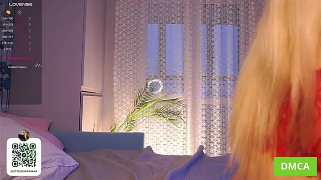 Snapshot of ElizzaBed chatting on 12.03.25 ElizzaBed online show from 12.03.25