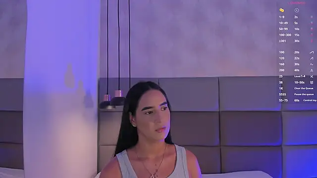 Snapshot of Emily_luve chatting on 12.04.25 Emily luve online show from 12.04.25