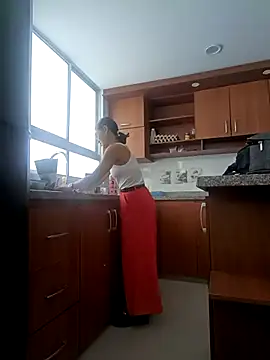 Snapshot of AnitaDuque chatting on 12.03.25 AnitaDuque online show from 12.03.25