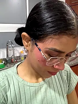 Snapshot of AnitaDuque chatting on 12.14.25 AnitaDuque online show from 12.14.25