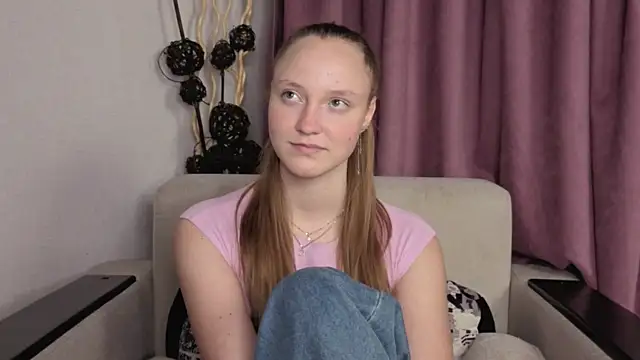 Snapshot of BibiStapler chatting on 12.02.25 BibiStapler online show from 12.02.25