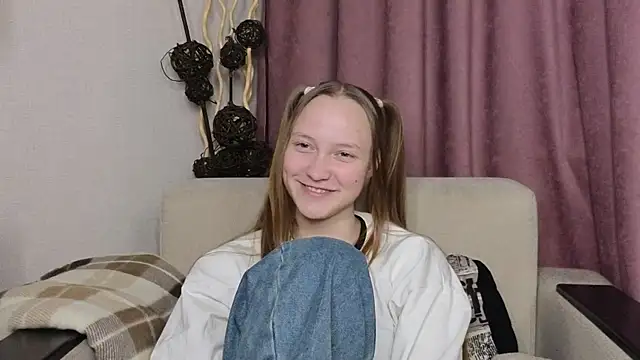 Snapshot of BibiStapler chatting on 12.13.25 BibiStapler online show from 12.13.25