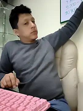 Snapshot of KairoStormX chatting on 12.15.25 KairoStormX online show from 12.15.25