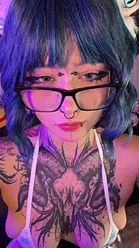 Snapshot of AryRousse chatting on 12.16.25 AryRousse online show from 12.16.25