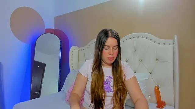 Snapshot of Chloe_Fox18 chatting on 12.15.25 Chloe Fox18 online show from 12.15.25