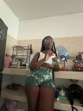 Snapshot of ZahhyGrey chatting on 07.24.26 ZahhyGrey online show from 07.24.26