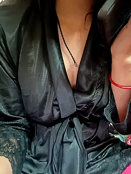 Snapshot of Rukmadi_hot chatting on 12.17.25 Rukmadi hot online show from 12.17.25