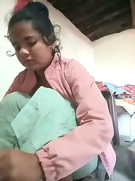 Snapshot of Monka_cute34 chatting on 12.16.25 Monka cute34 online show from 12.16.25