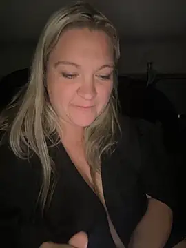 Snapshot of BustyGoddess6969 chatting on 12.02.25 BustyGoddess6969 online show from 12.02.25