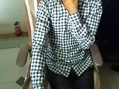 Snapshot of TwinklyBasket897 chatting on 12.05.25 TwinklyBasket897 online show from 12.05.25