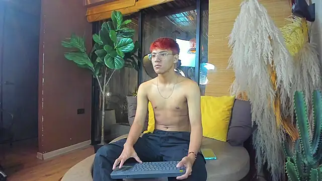 Snapshot of isaac_grimm chatting on 12.03.25 isaac grimm online show from 12.03.25