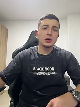 Snapshot of Liam_jones10 chatting on 12.15.25 Liam jones10 online show from 12.15.25