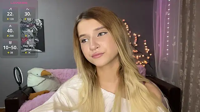 Snapshot of VikkiWittel chatting on 12.18.25 VikkiWittel online show from 12.18.25