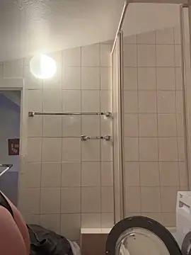 YoungJoyce online show from 12.04.25