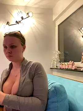 YoungJoyce online show from 12.15.25