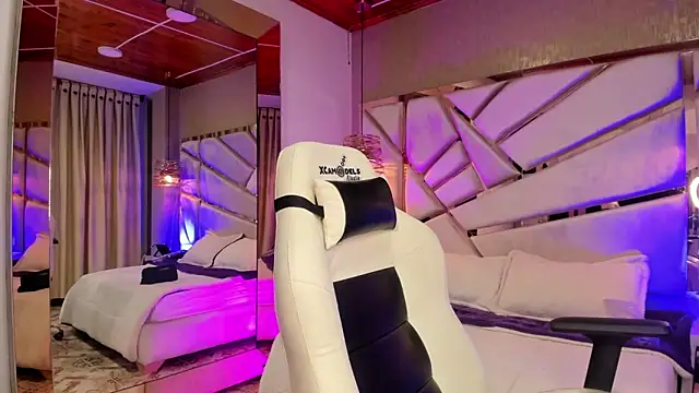 Snapshot of Ivonne_444 chatting on 12.02.25 Ivonne 444 online show from 12.02.25