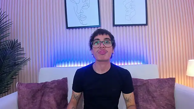 Snapshot of Antonio_rowan chatting on 12.02.25 Antonio rowan online show from 12.02.25