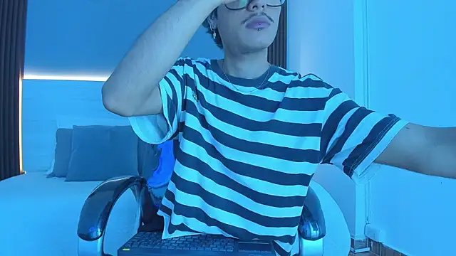 Snapshot of Antonio_rowan chatting on 12.03.25 Antonio rowan online show from 12.03.25