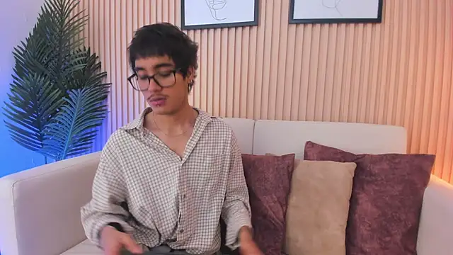 Snapshot of Antonio_rowan chatting on 12.05.25 Antonio rowan online show from 12.05.25