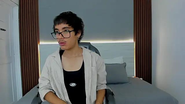 Snapshot of Antonio_rowan chatting on 12.14.25 Antonio rowan online show from 12.14.25