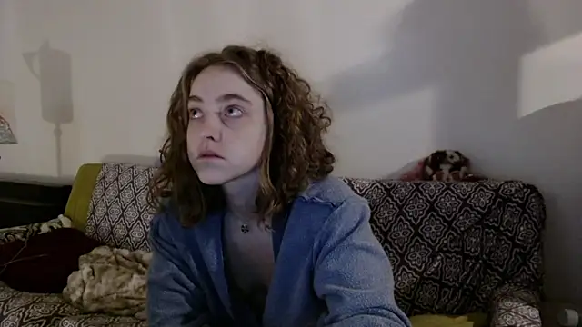 Snapshot of DeliaBlew chatting on 12.01.25 DeliaBlew online show from 12.01.25