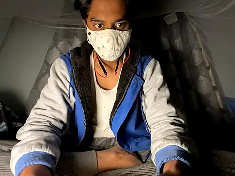 Snapshot of hunterboy2001 chatting on 12.02.25 hunterboy2001 online show from 12.02.25