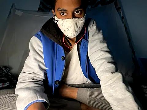 Snapshot of hunterboy2001 chatting on 12.03.25 hunterboy2001 online show from 12.03.25