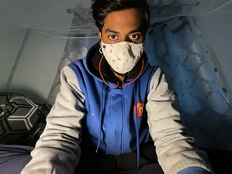 Snapshot of hunterboy2001 chatting on 12.18.25 hunterboy2001 online show from 12.18.25