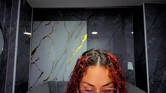 Snapshot of Merida_b chatting on 12.05.25 Merida b online show from 12.05.25