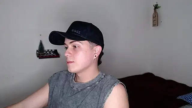 Snapshot of oak_david chatting on 12.17.25 oak david online show from 12.17.25