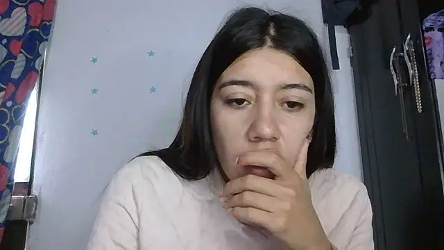 Snapshot of TaylorLove- chatting on 12.04.25 TaylorLove- online show from 12.04.25