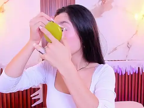 MiaLovely1 online show from 12.20.25