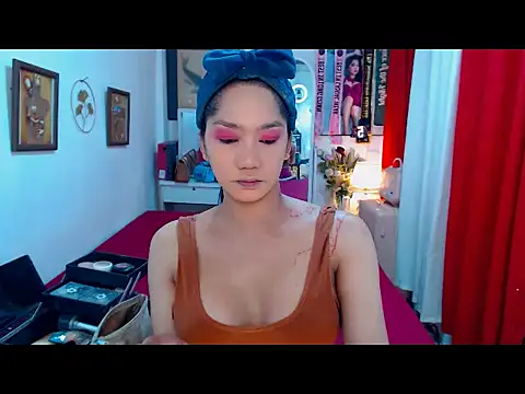 UrScreenGoddess online show from 12.18.25