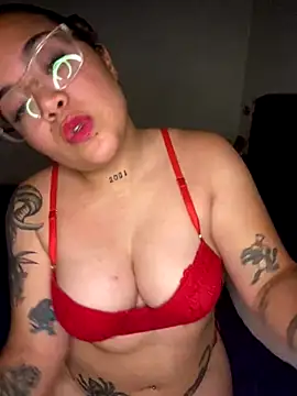 Snapshot of Lindalatina2001 chatting on 12.14.25 Lindalatina2001 online show from 12.14.25