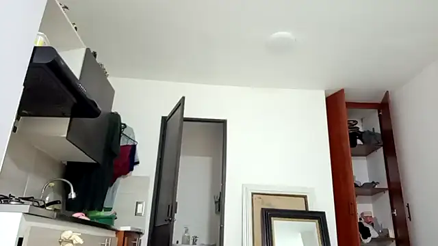 Snapshot of am_cvo1824 chatting on 12.02.25 am cvo1824 online show from 12.02.25