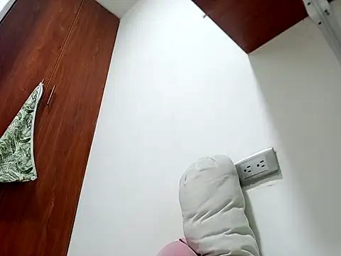 Snapshot of am_cvo1824 chatting on 12.15.25 am cvo1824 online show from 12.15.25