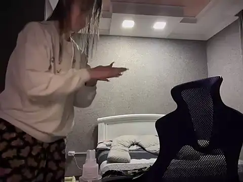 Snapshot of lilXdomii chatting on 12.14.25 lilXdomii online show from 12.14.25