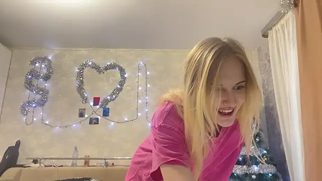 Snapshot of CelenFomes chatting on 12.02.25 CelenFomes online show from 12.02.25