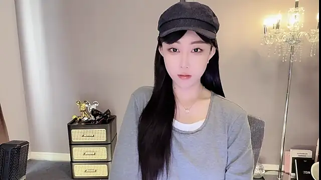 Snapshot of Miahave chatting on 12.14.25 Miahave online show from 12.14.25