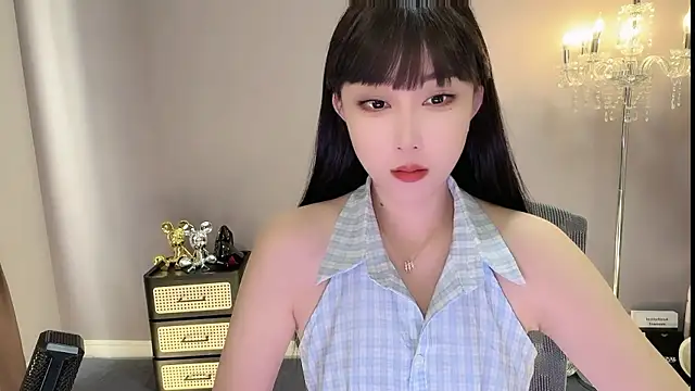 Snapshot of Miahave chatting on 12.15.25 Miahave online show from 12.15.25